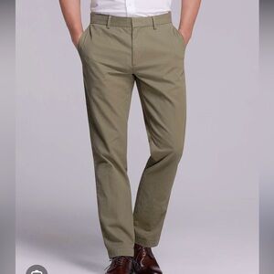 NWOT - Banana Republic Aiden Chino Sage Green